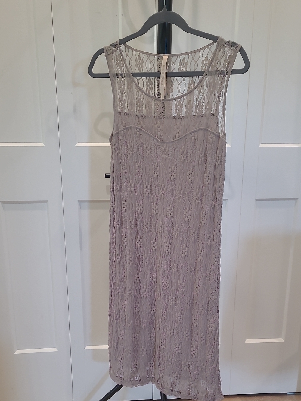 Hem & Thread Sleeveless Tan Lace Midi Dress